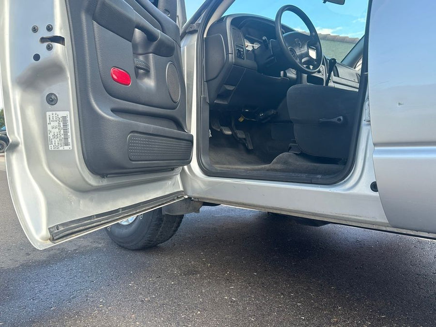 2003 Dodge Ram 2500 MANUAL TRANSMISSION - CUMMINS 5.9 DIESEL - FOR SALE -
